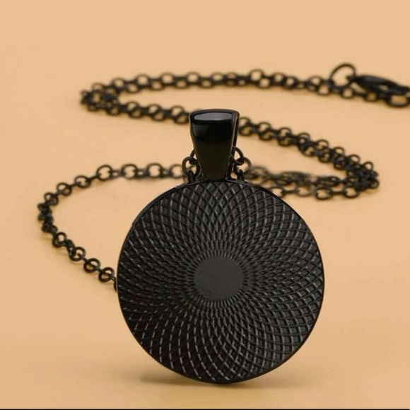 💥NWT💥 Halloween Spider Pendant Necklace - Picture 2 of 5